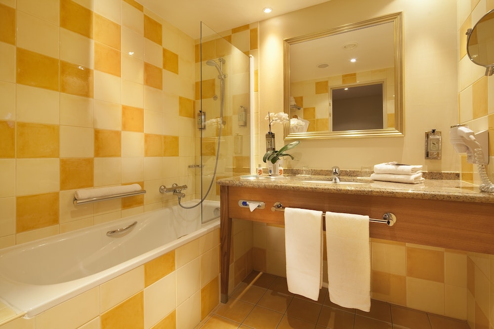 Room, 2 Queen Beds - Photo 4