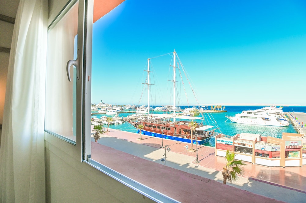 Deluxe Room, Sea View - Photo 7