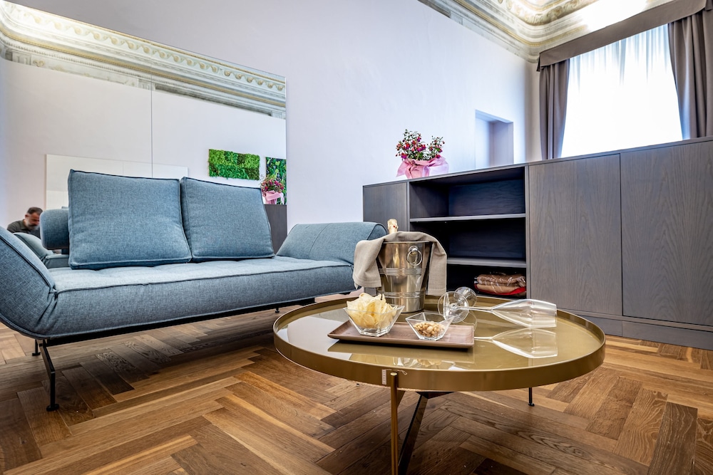 Royal Suite - Photo 7
