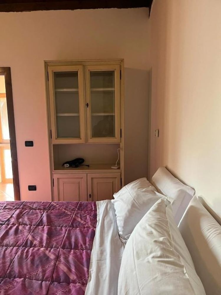 Room - Photo 1