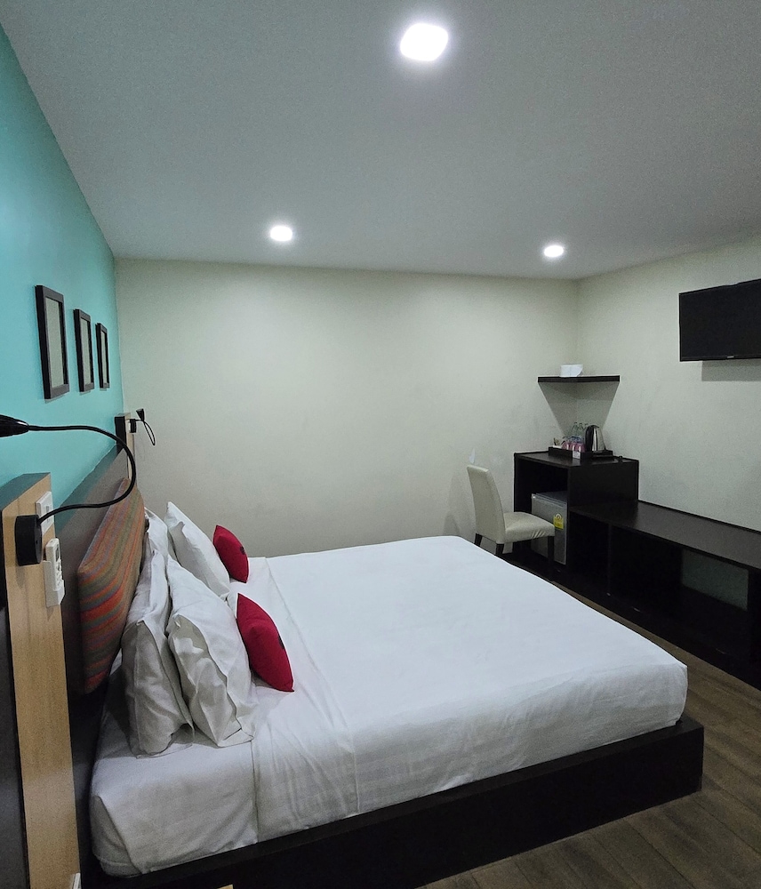 Deluxe Double Room, City View photo 3