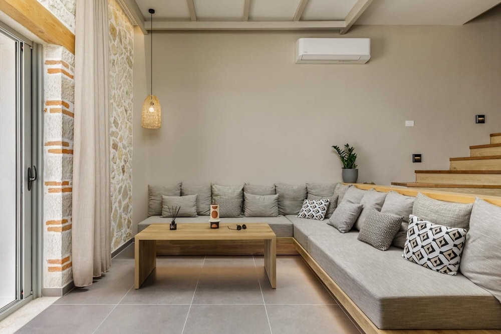 Villa photo 1
