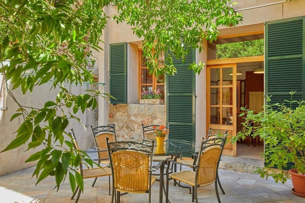 House, 3 Bedrooms, Terrace