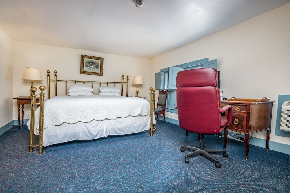 06 - Lincoln Stateroom