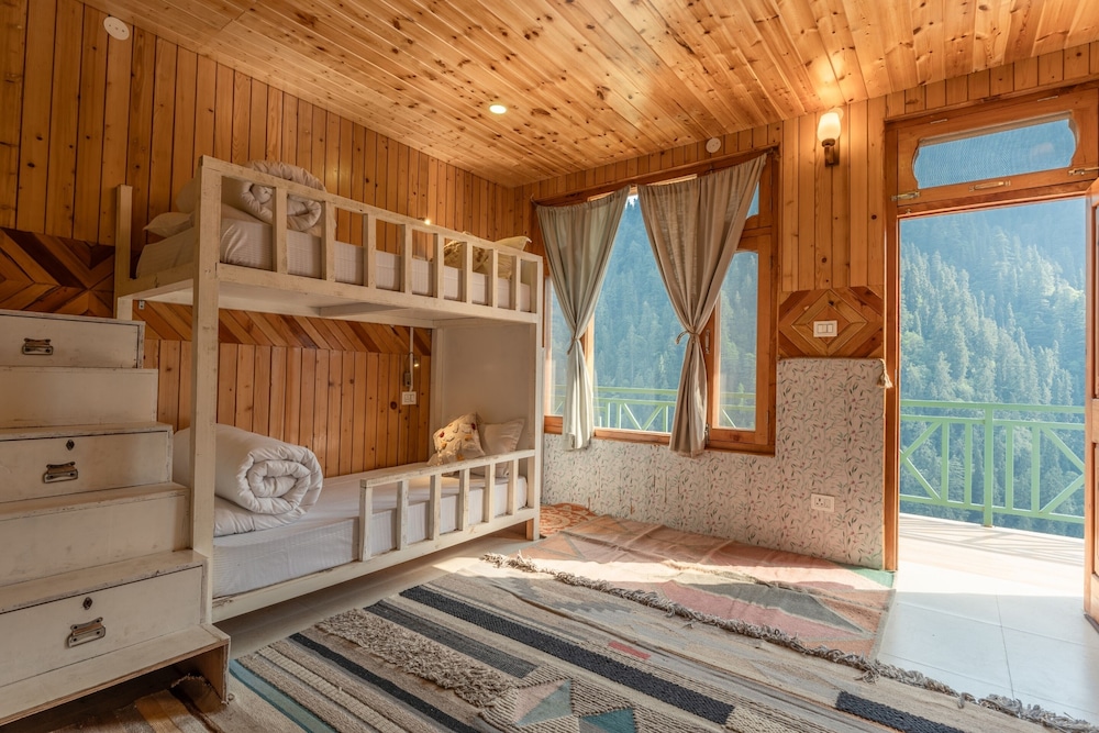 6-Bed Mixed Dorm with Shared Balcony photo 1