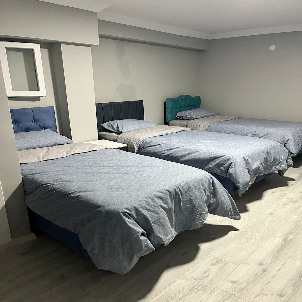 Basic Triple Room photo 2