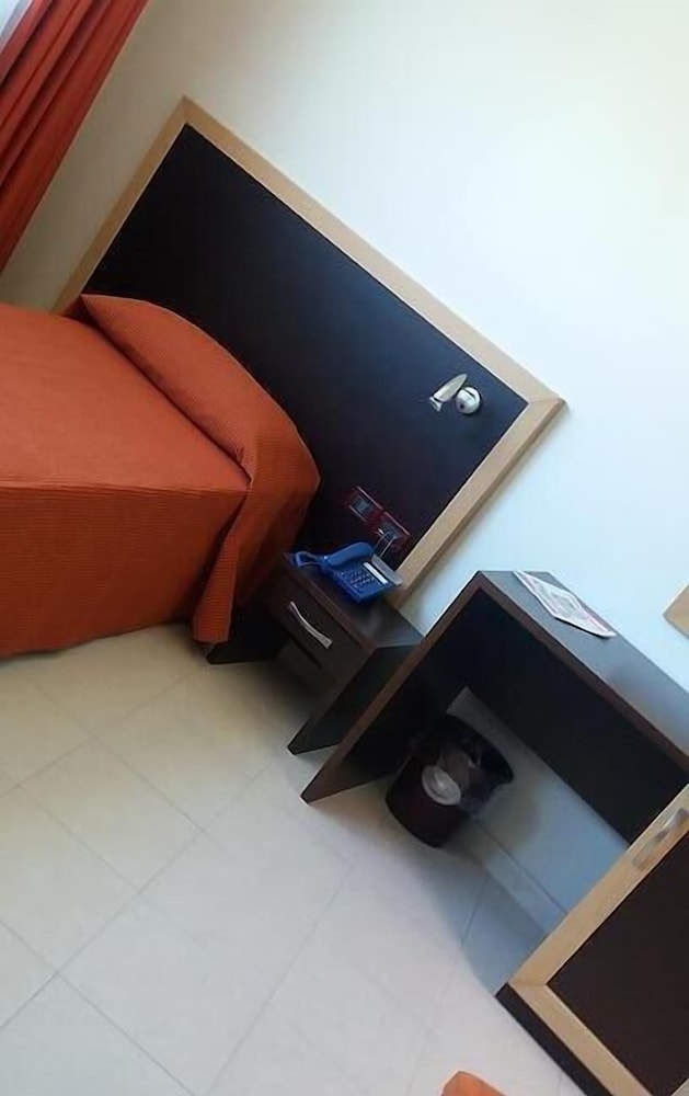 Economy Double or Twin Room, Ensuite