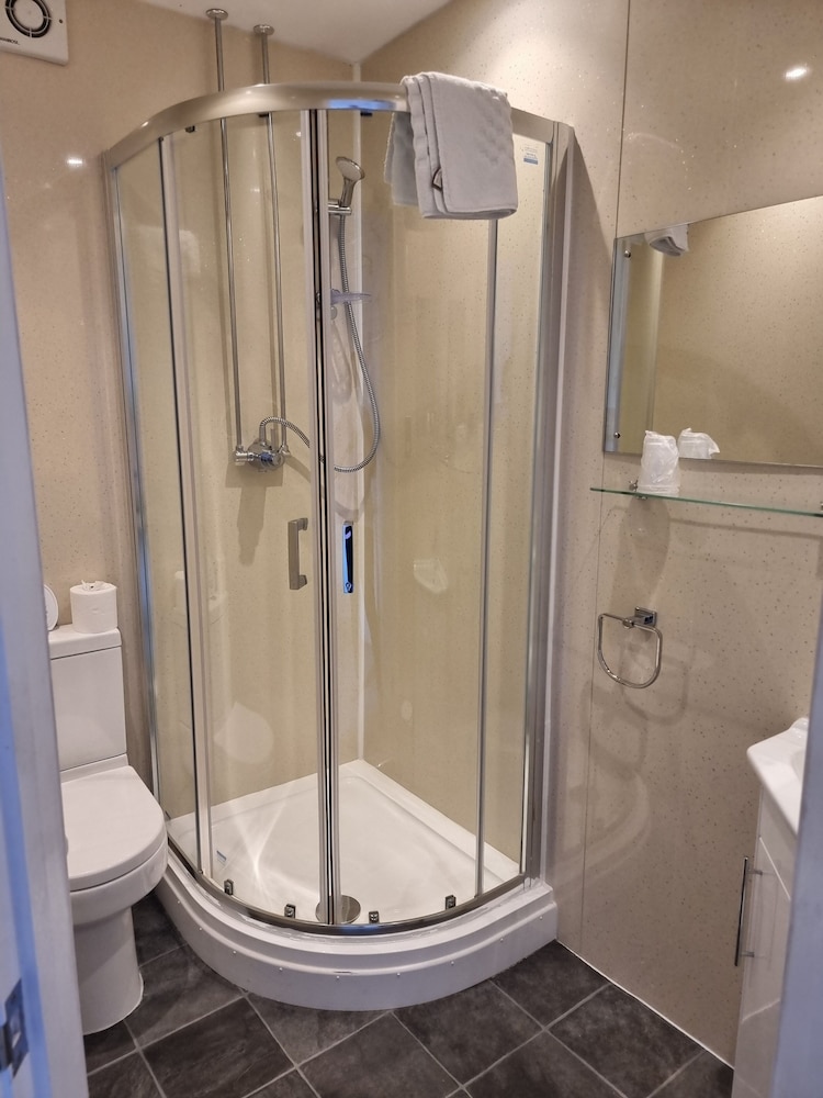 Double Room, Ensuite (The Corner Room) photo 2