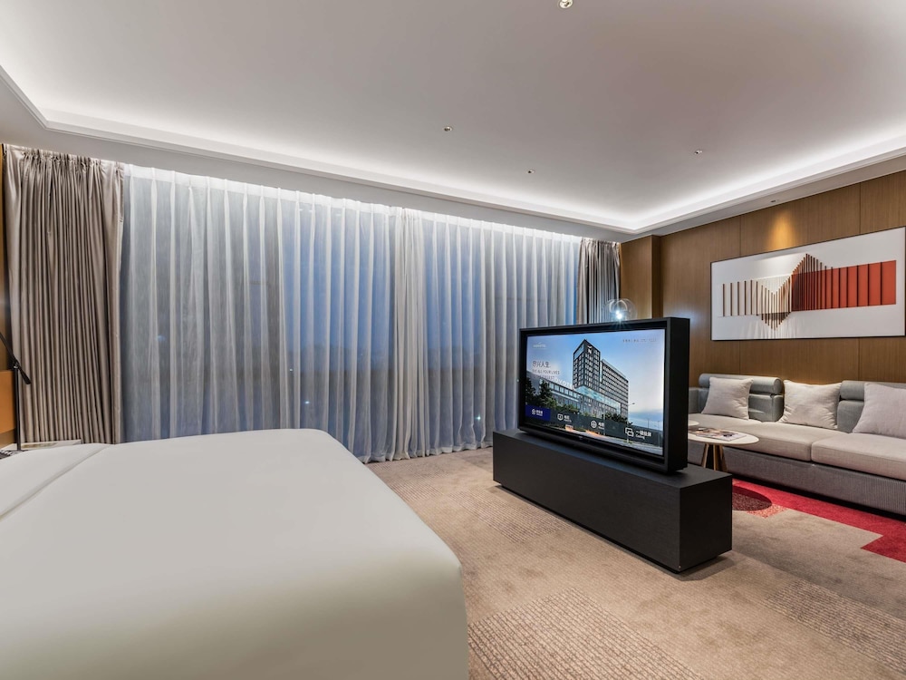 Suite, 1 King Bed (Privilege) - Photo 4