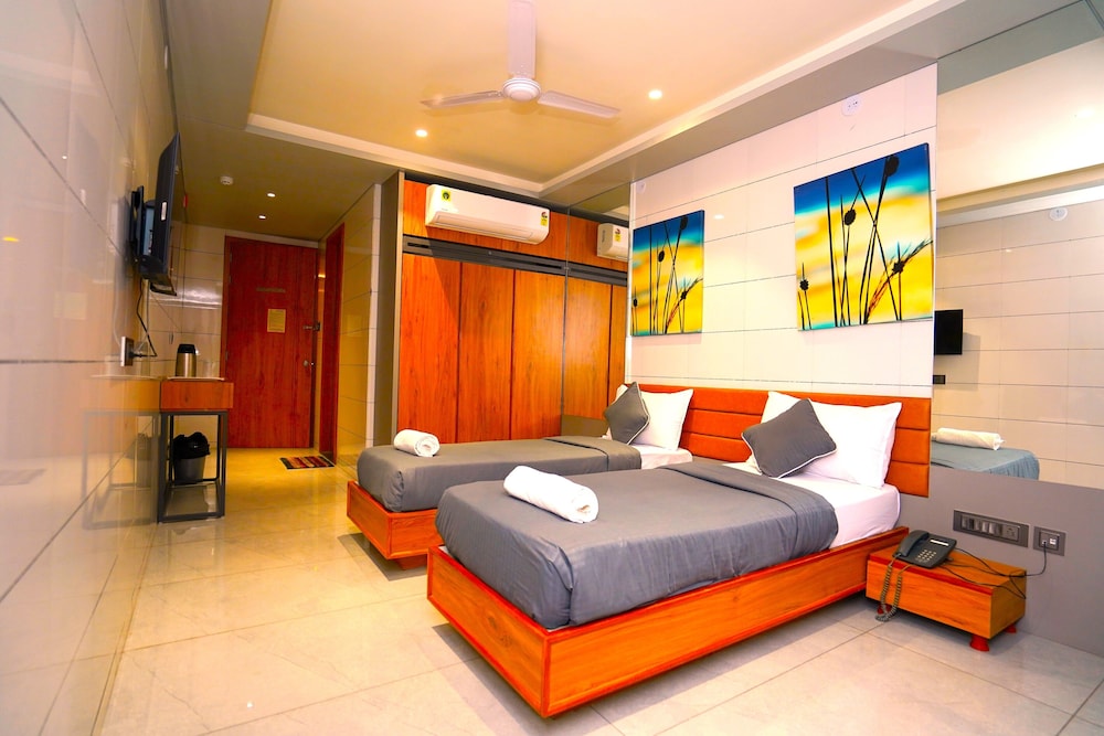Deluxe Room - Photo 3
