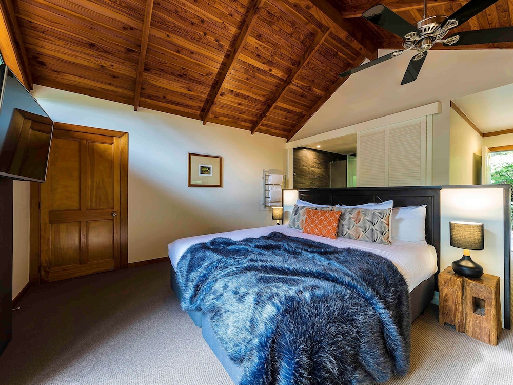 Chalet, 1 King Bed (Rimu) - Photo 2