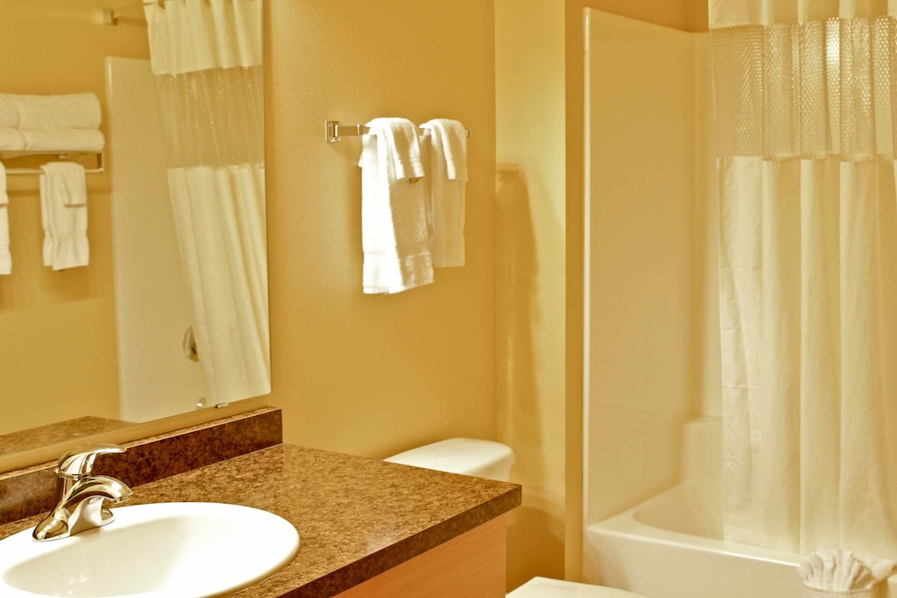 Suite, 2 Bedrooms, Accessible with Kitchen and Living room - Photo 7
