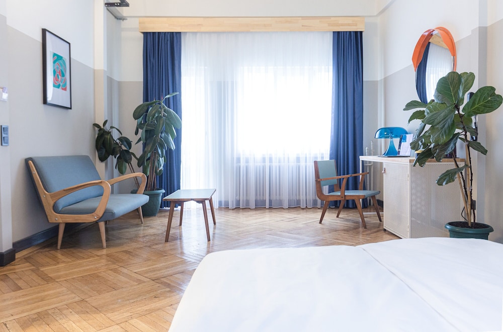 Electric Blue Room with Balcony photo 3
