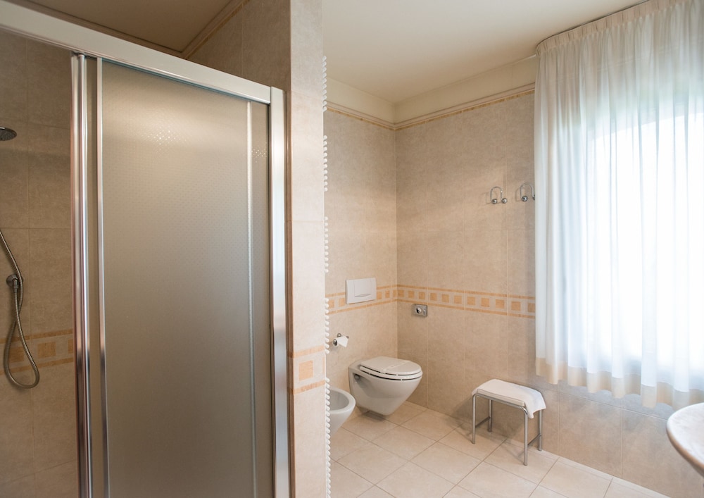 Classic Double or Twin Room - Photo 9