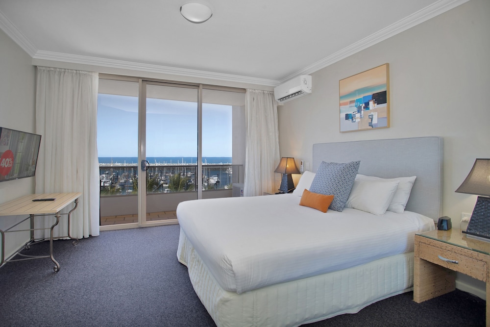 Deluxe Suite, 1 King Bed, Jetted Tub photo 1