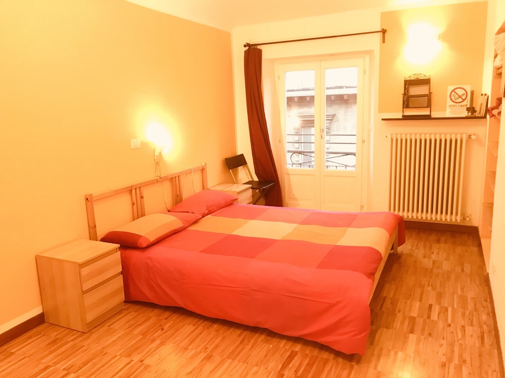 Basic Double Room, 1 Bedroom, Non Smoking, Shared Bathroom (Bordeaux)