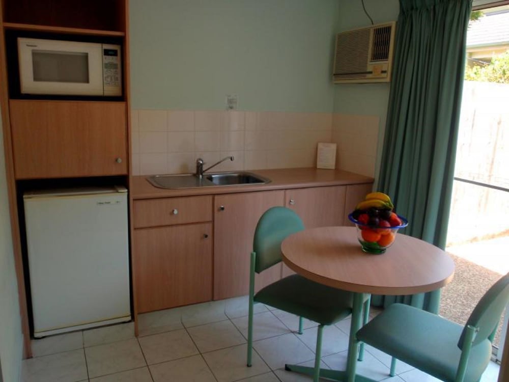 Family Room, Kitchenette (STD Twin / Family)