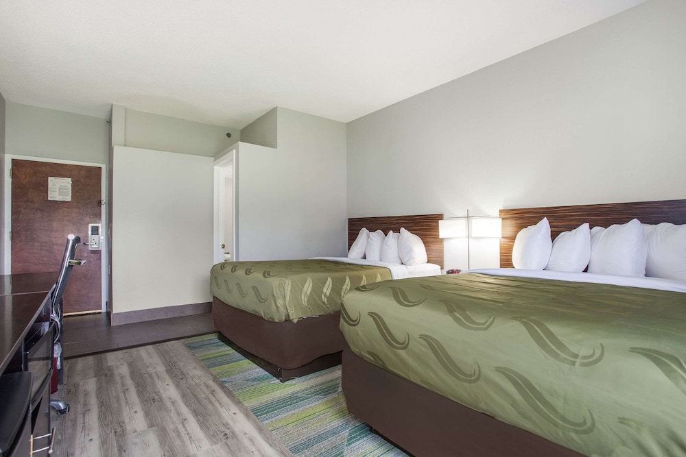 Standard Room, 2 Queen Beds, Non Smoking - Photo 4