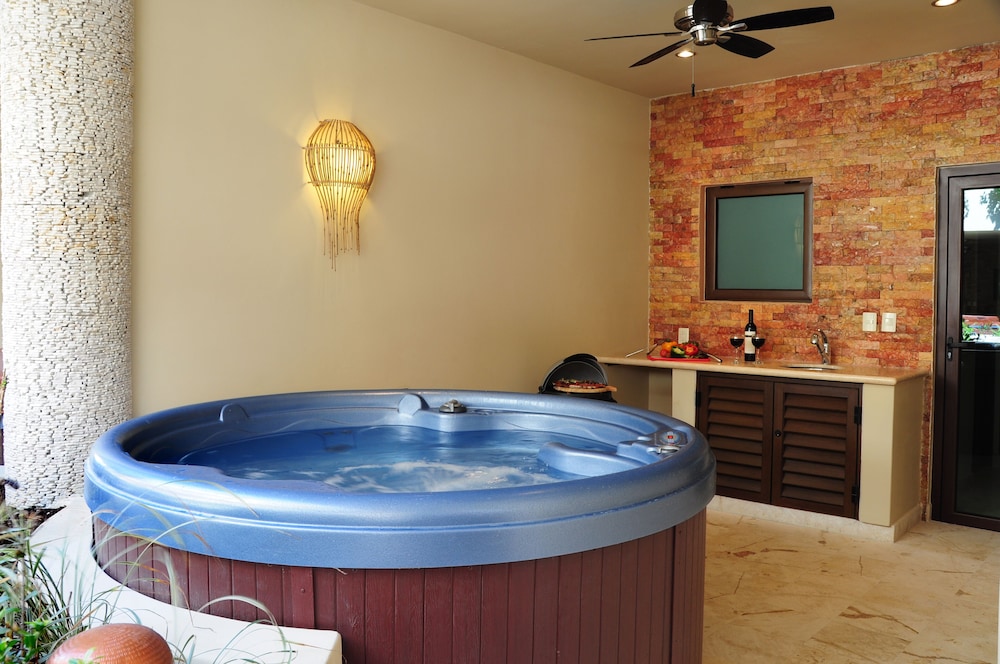 Premium Condo, 2 Bedrooms, Hot Tub - Photo 9