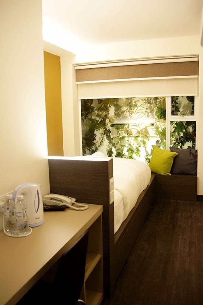 Garden Room (Queen)
