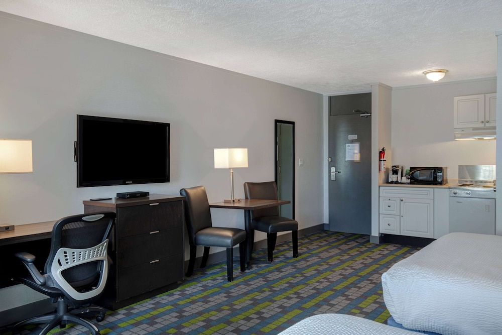 Room, 2 Queen Beds, Non Smoking (Large Efficiency) - Photo 3