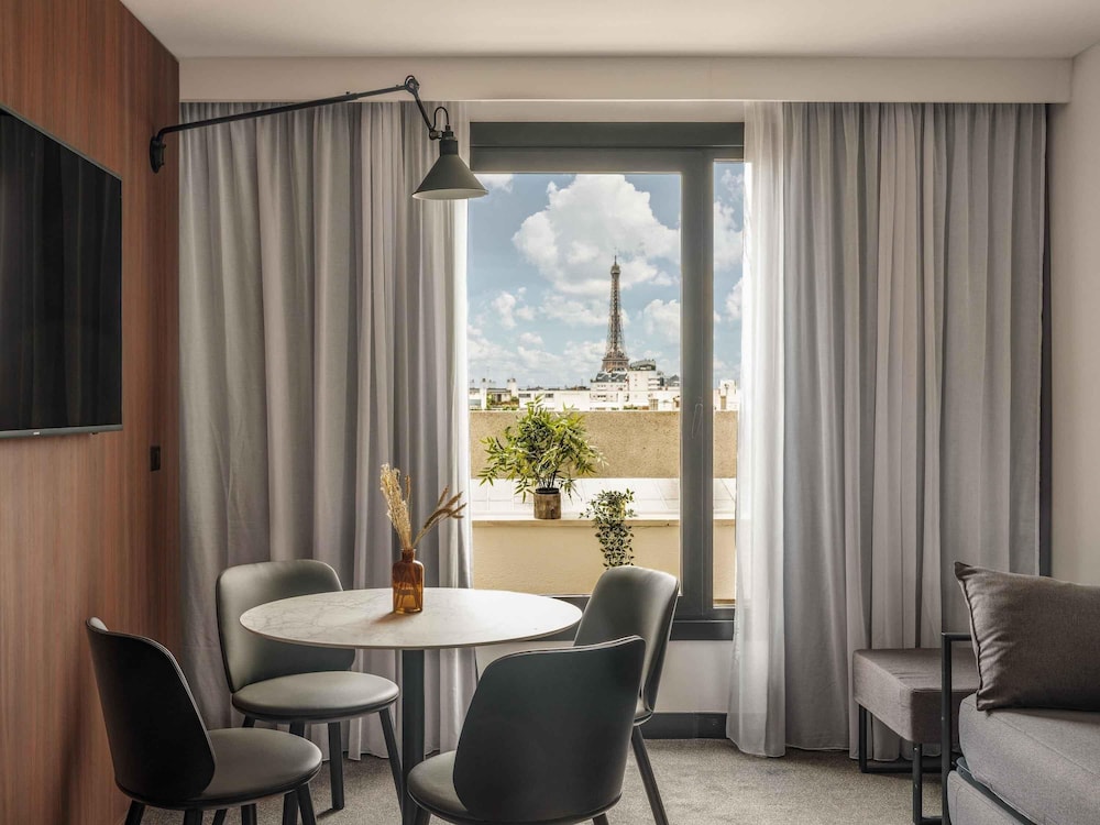 Superior Suite, 1 Queen Bed, City View (Eiffel Tower view)