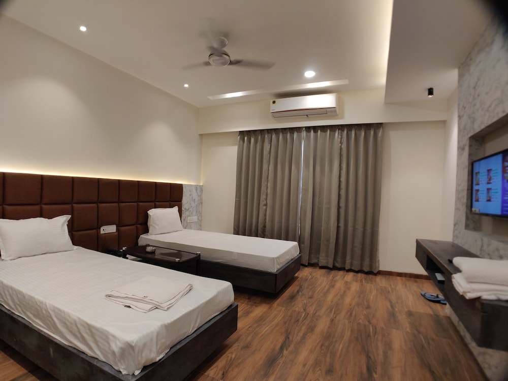 Deluxe Room - Photo 3