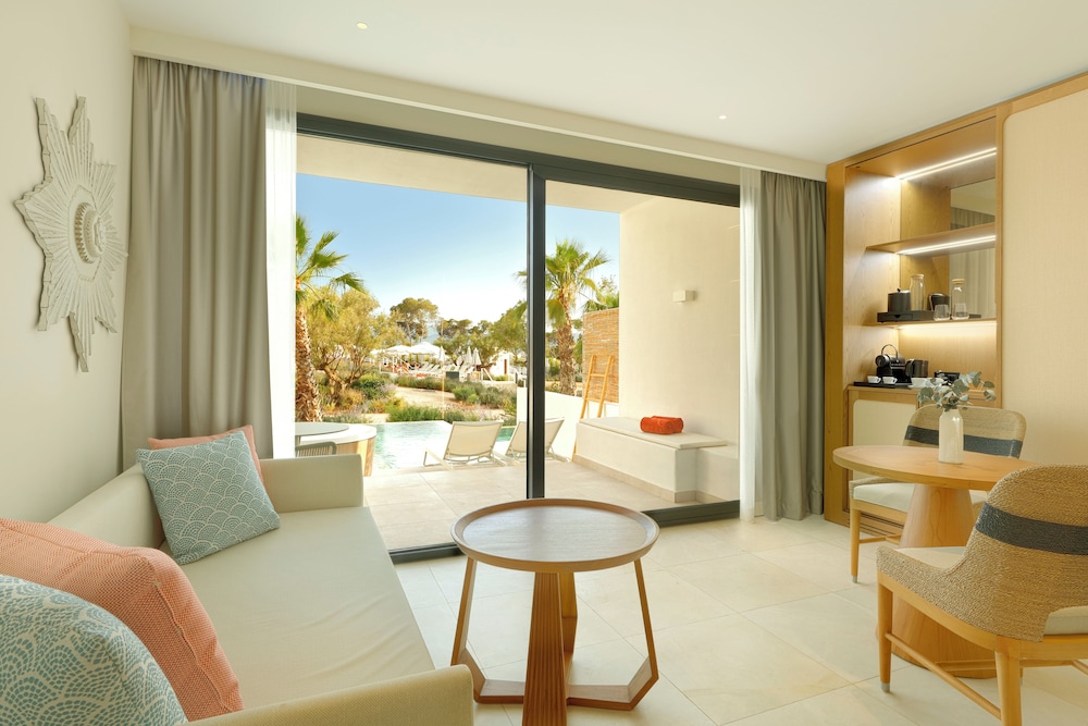 Junior Suite (Signature Level, Swim up) - Club Access Included - Photo 8