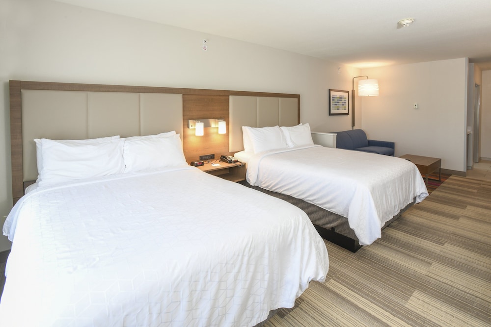 Suite, Multiple Beds (with Living Area) - Photo 2