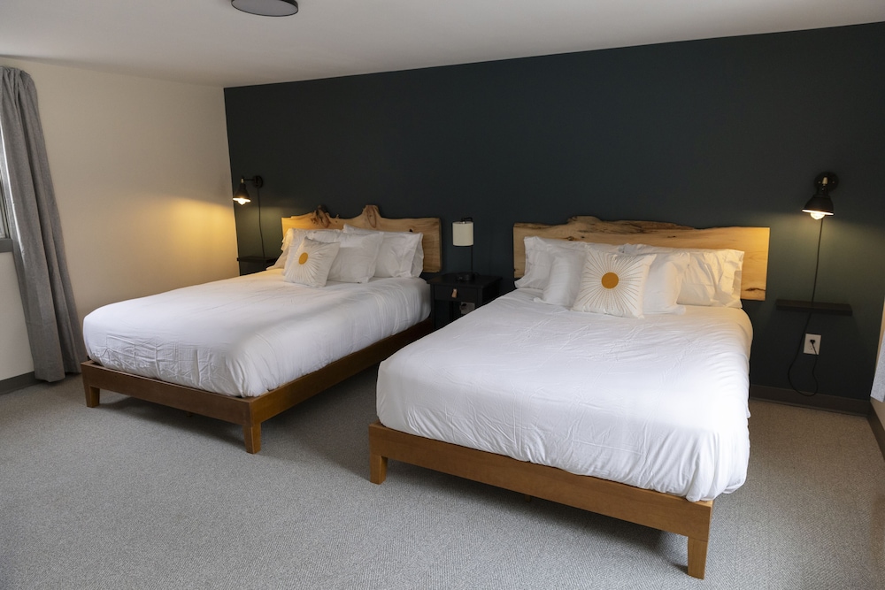Classic Double Room, 2 Queen Beds, Courtyard View photo 2