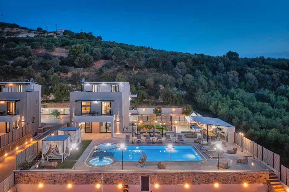 Villa photo 2