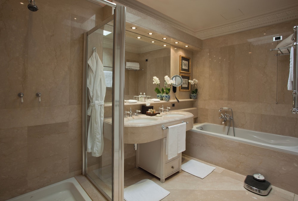 Deluxe Room - Photo 9