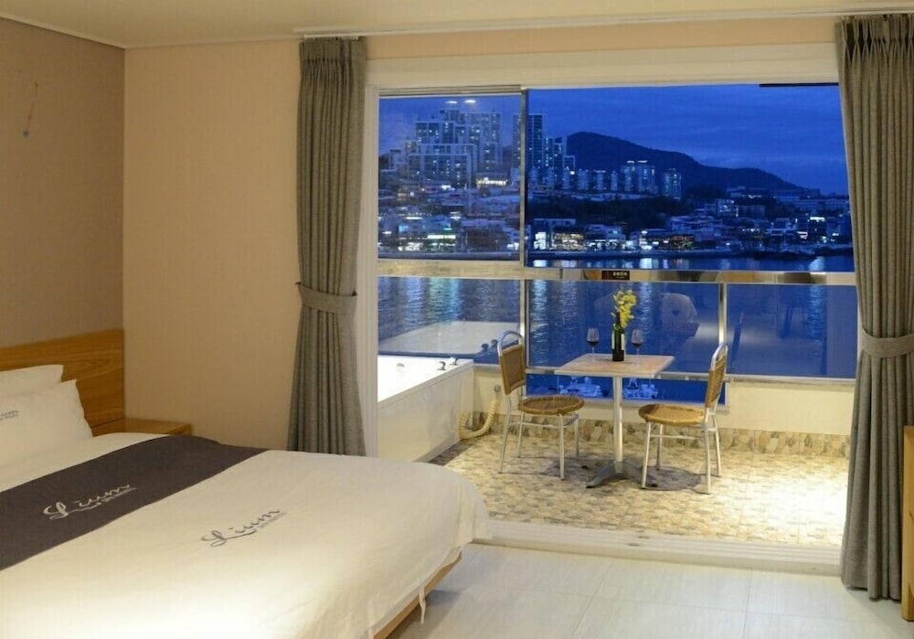 Room, Jetted Tub, Ocean View (15 PY, #502, #503, #602, #603) photo 2