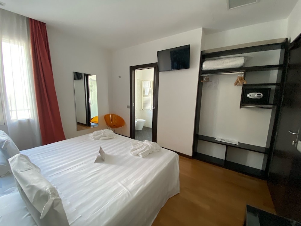 Triple Room - Photo 6