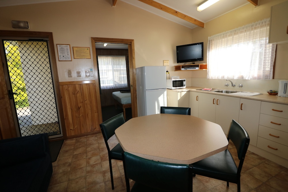 Family Cabin, 2 Bedrooms, Kitchen, Ground Floor, photo 6