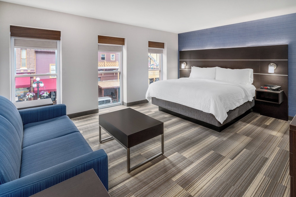 Standard Room, 1 King Bed with Sofa bed, Accessible Bathtub (Accessible Tub) - Photo 1