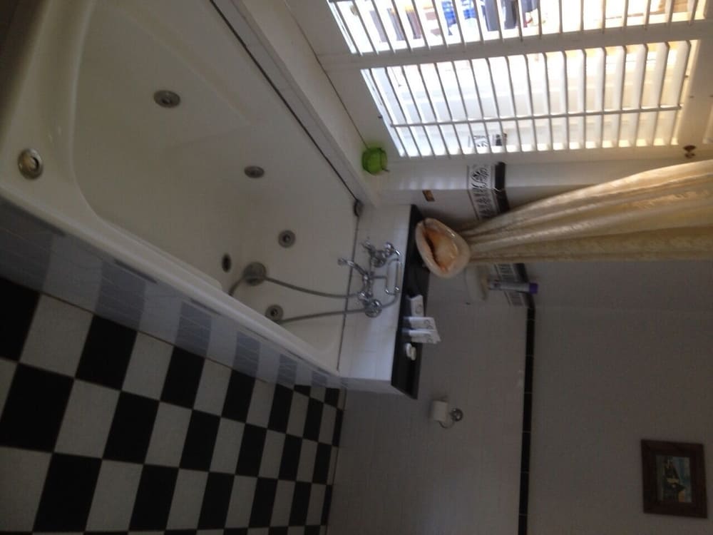 Standard Room (Eliza's Ensuite Spa) photo 2
