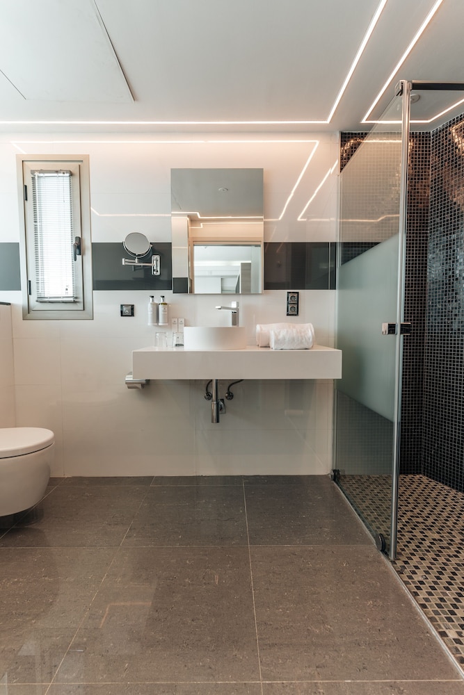 Suite, Balcony, Oceanfront (Journey Signature Suite)