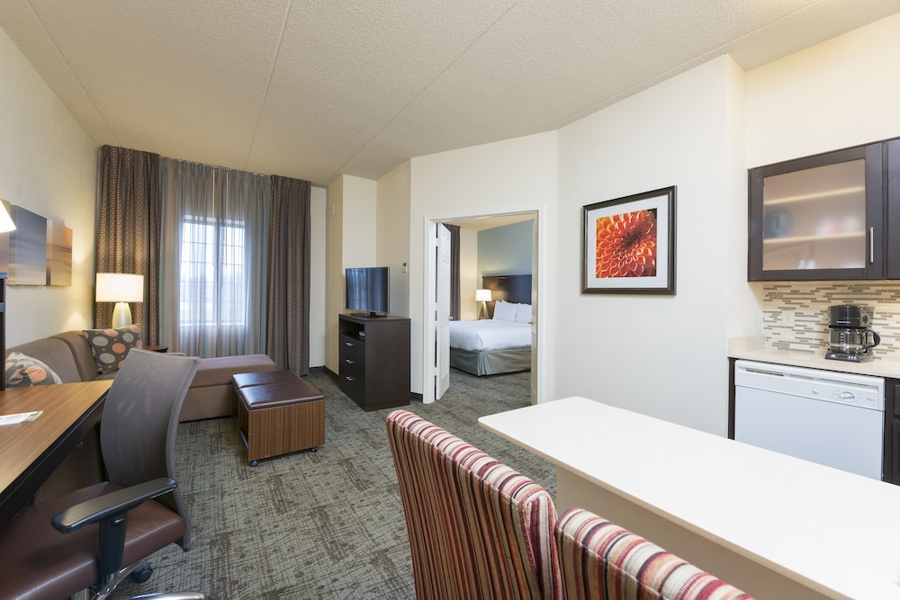 Suite, 1 Bedroom, Kitchen - Photo 2