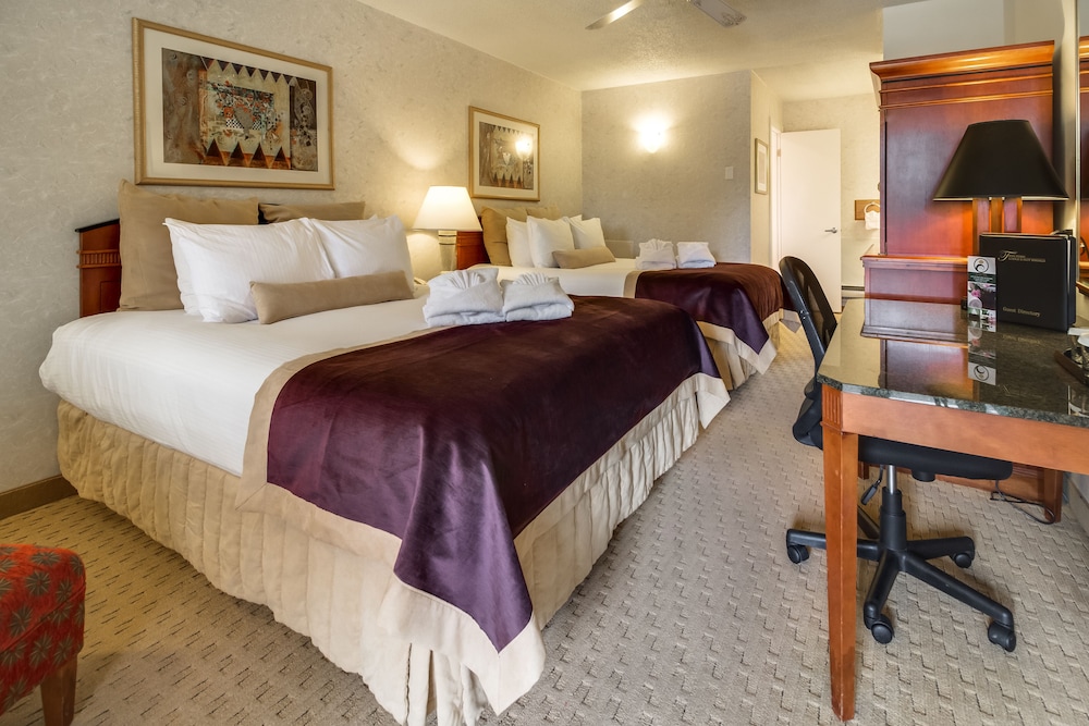 Standard Room, 2 Queen Beds, Mountain View photo 1