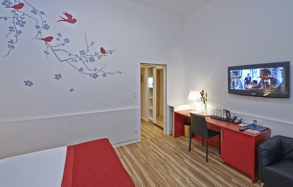 Superior Double Room, Balcony, Garden View