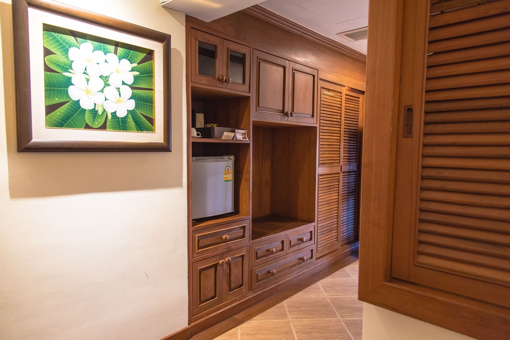 Deluxe Room, 1 King Bed, Pool Access (Lanna) - Photo 21