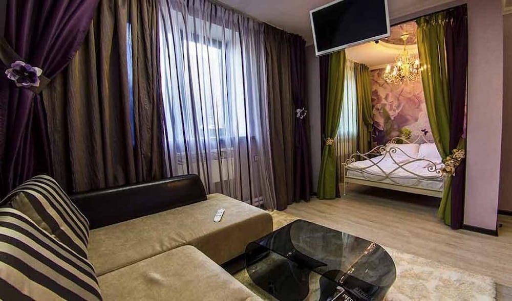 Suite (Lilac) photo 2
