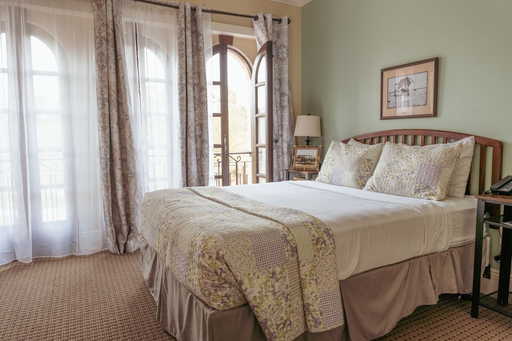 Traditional Room, 1 Queen Bed