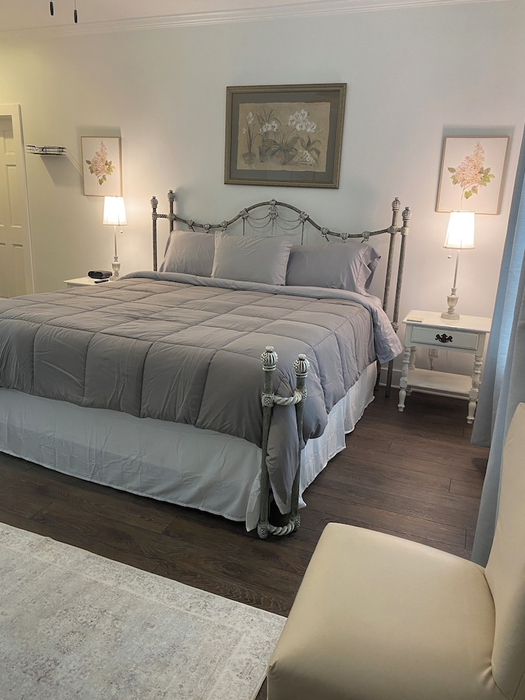 104 Blounts Creek Room - Pet Friendly photo 1
