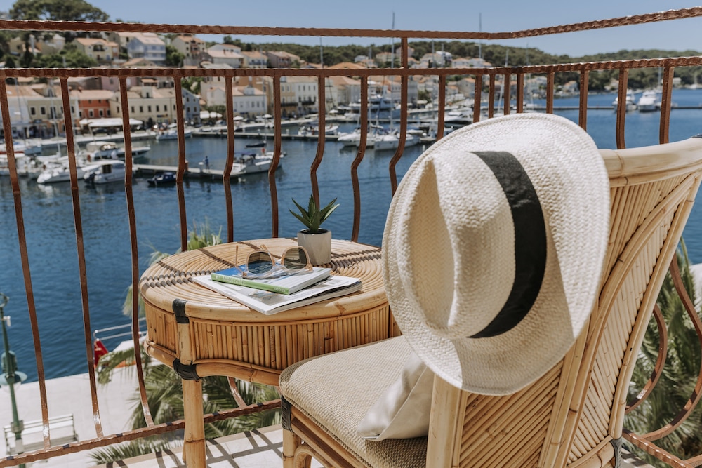 Superior Double Room with Sea View and Balcony photo 2