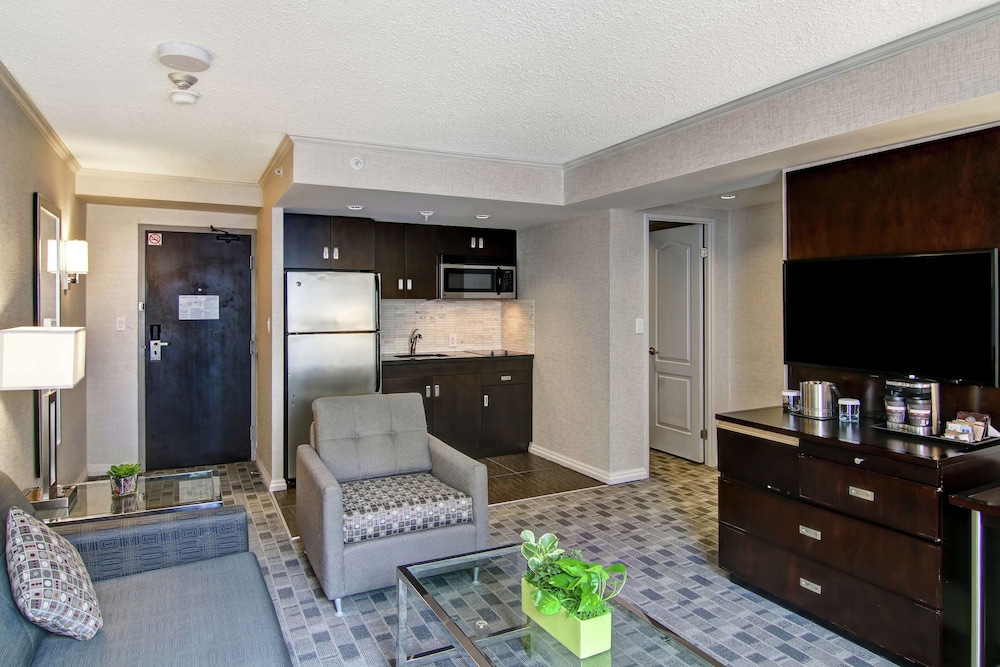 Deluxe Suite, 1 King Bed, Non Smoking, Kitchen