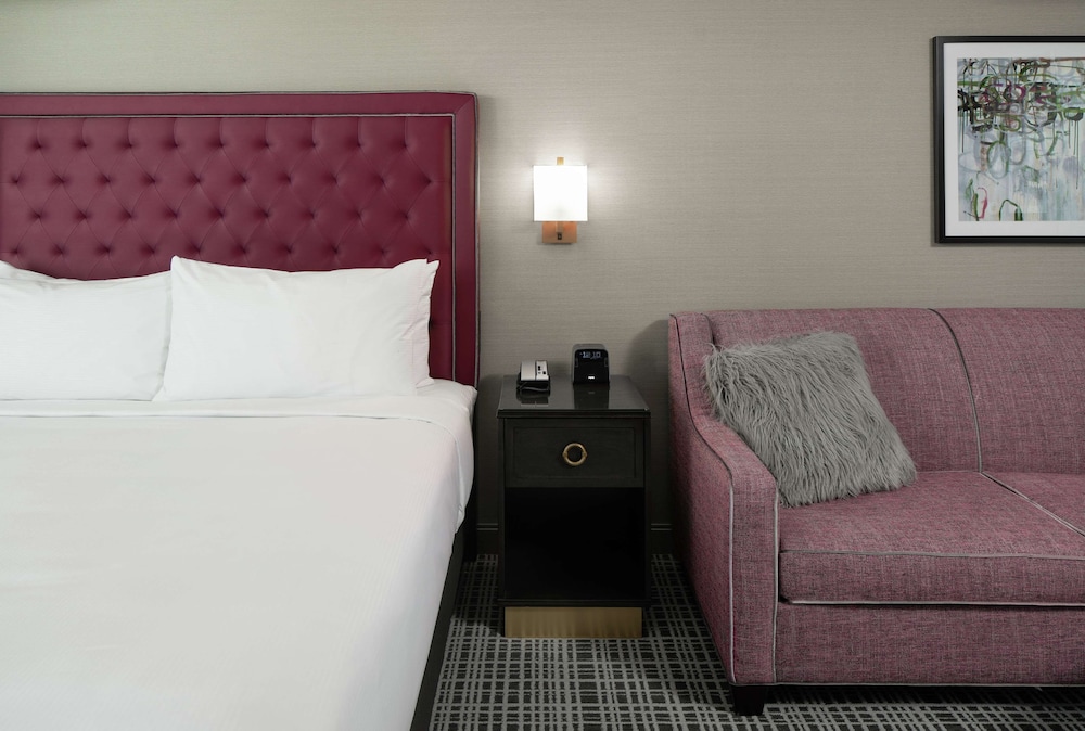 Room, 1 King Bed, Accessible, Corner (Roll-In Shower) - Photo 1