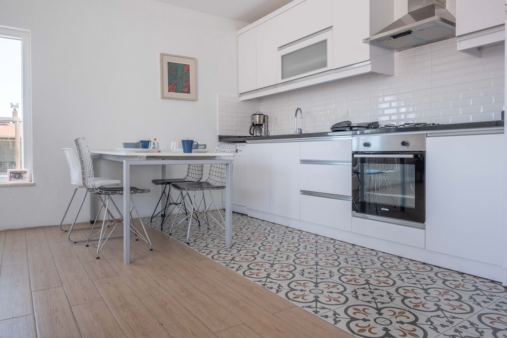 Amado - Duplex 3 Bed Apartment with Pool View and 2 Showers thumbnail 5