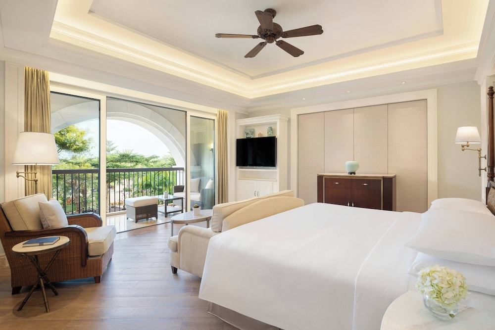 Room, 1 King Bed, Balcony, Garden View - Photo 1